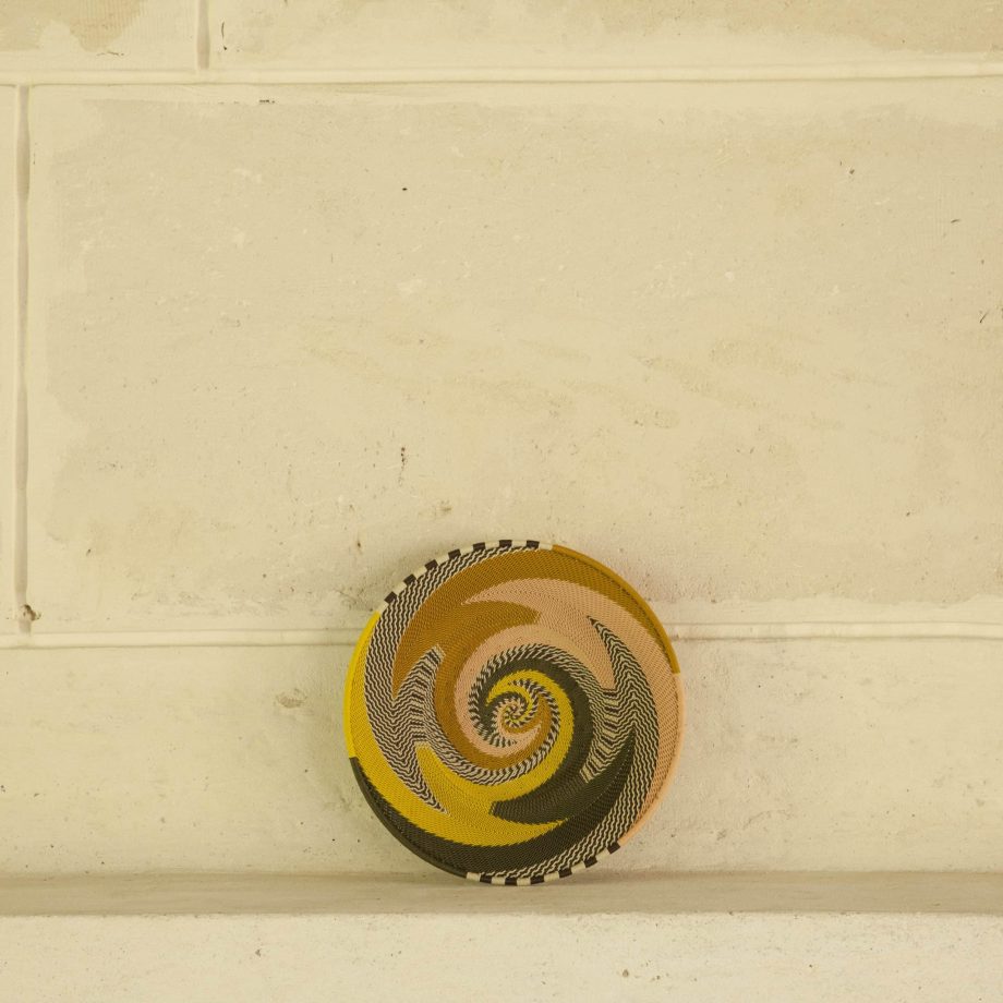 Assiette zoulou en fil de téléphone, Arty, 40 cm de diamètre, Afrique du Sud, ASART