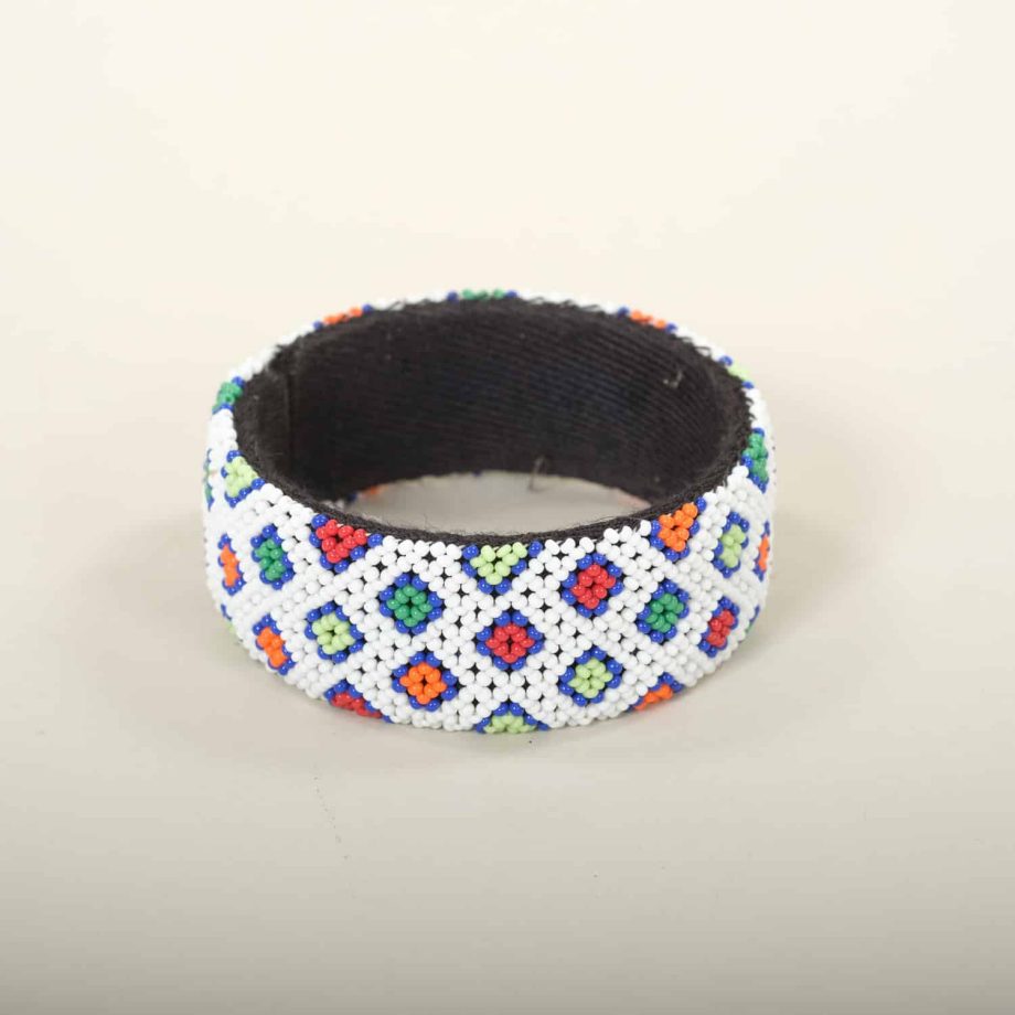Bracelet blanc zoulou, motif losange, Afrique du Sud, ASART