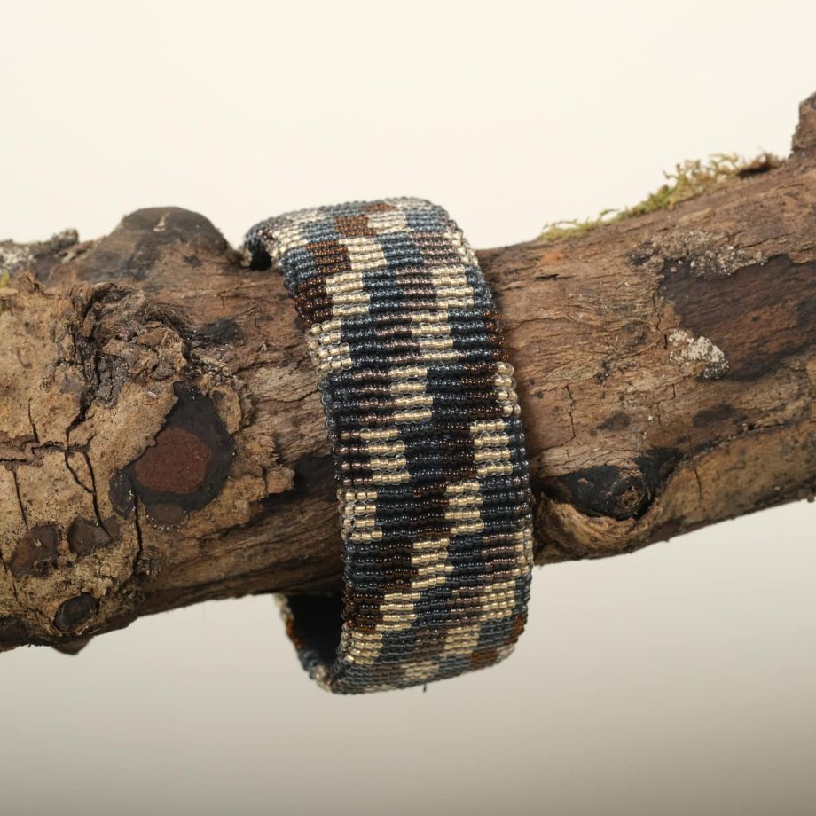 bracelet marron et bleu motif carré, zoulou, Afrique du Sud, ASART