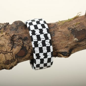 Bracelet noir et blanc, carré, perles de verre, Afrique du Sud, ASART