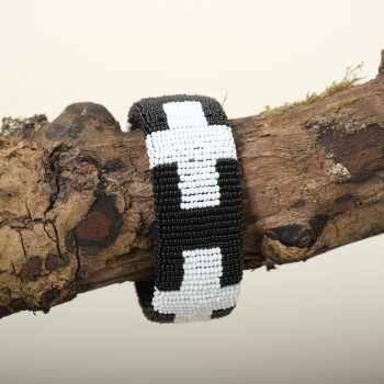 Bracelet zoulou noir et blanc, motif croix, en perles de verre, Afrique du Sud, ASART