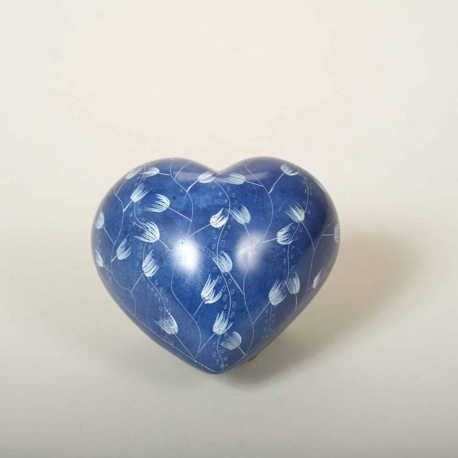 Coeur bleu gravé en pierre à savon, Kenya, ASART
