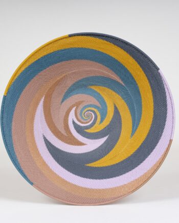 vannerie contemporaine assiette tressée en fil de téléphone unique