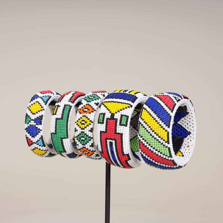 Grand bracelet Ndebele multicolore