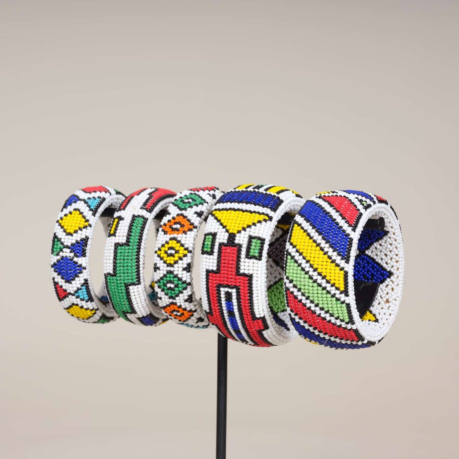 Grand bracelet Ndebele multicolore